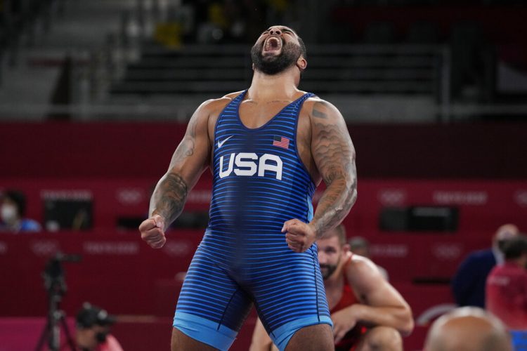 USA's Steveson scores late to win wrestling gold